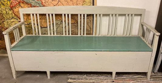 Äldre kökssoffa med lock